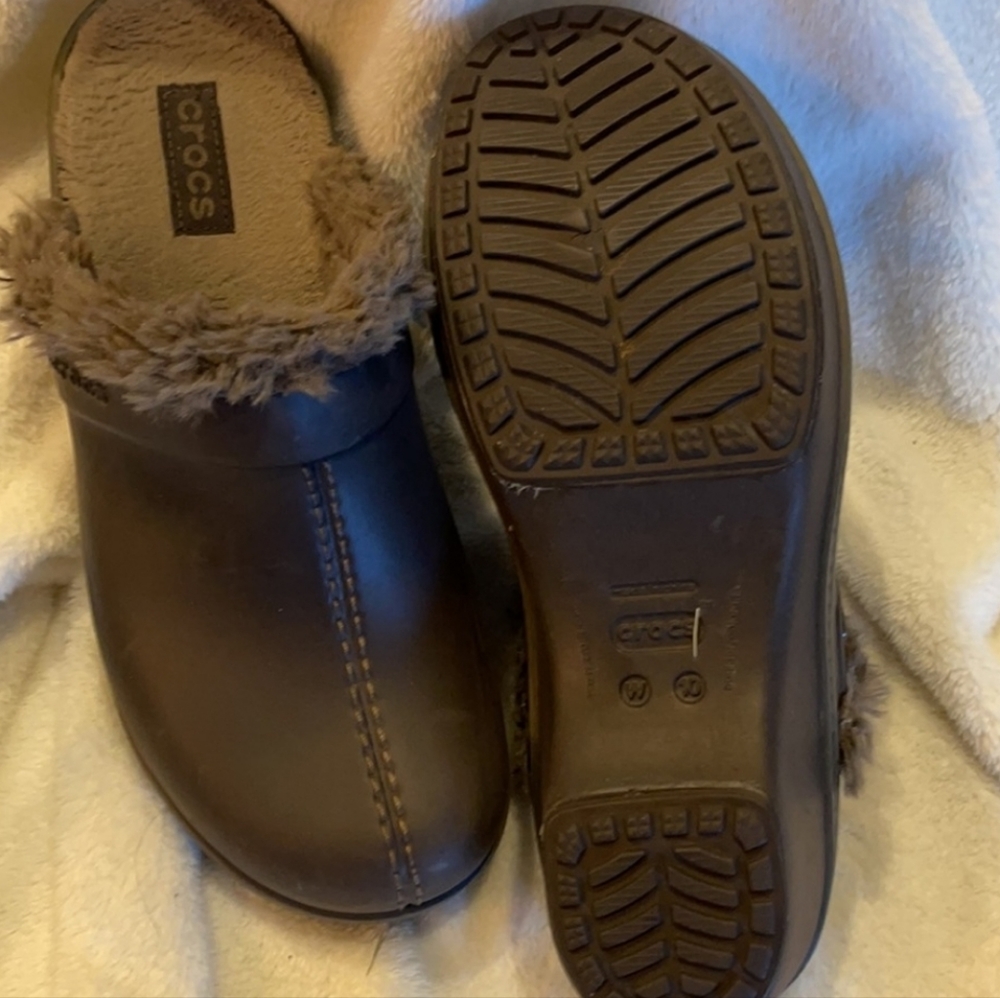 Crocs fur lined Clogs. Greyish Brown. Women's 10
